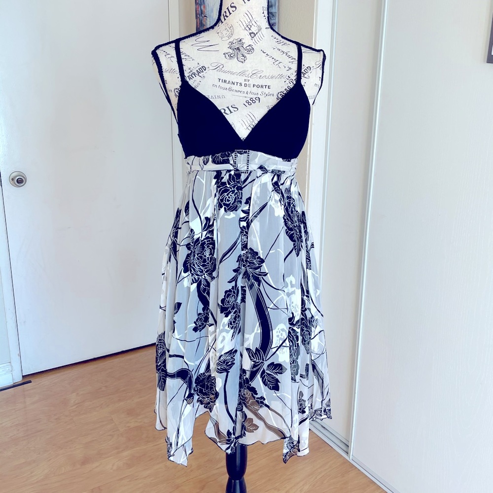 Guess padded flow chiffon dress